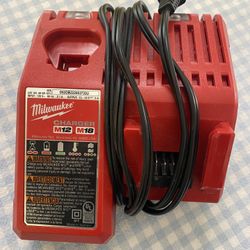FOR MILWUKEE M12 XC BATTERY CHARGER 