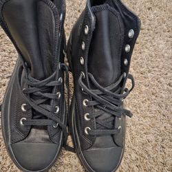 Converse
Runstar Hike  Black Mono leather unisex 
Mens 9.5/ women 11 (NEW)