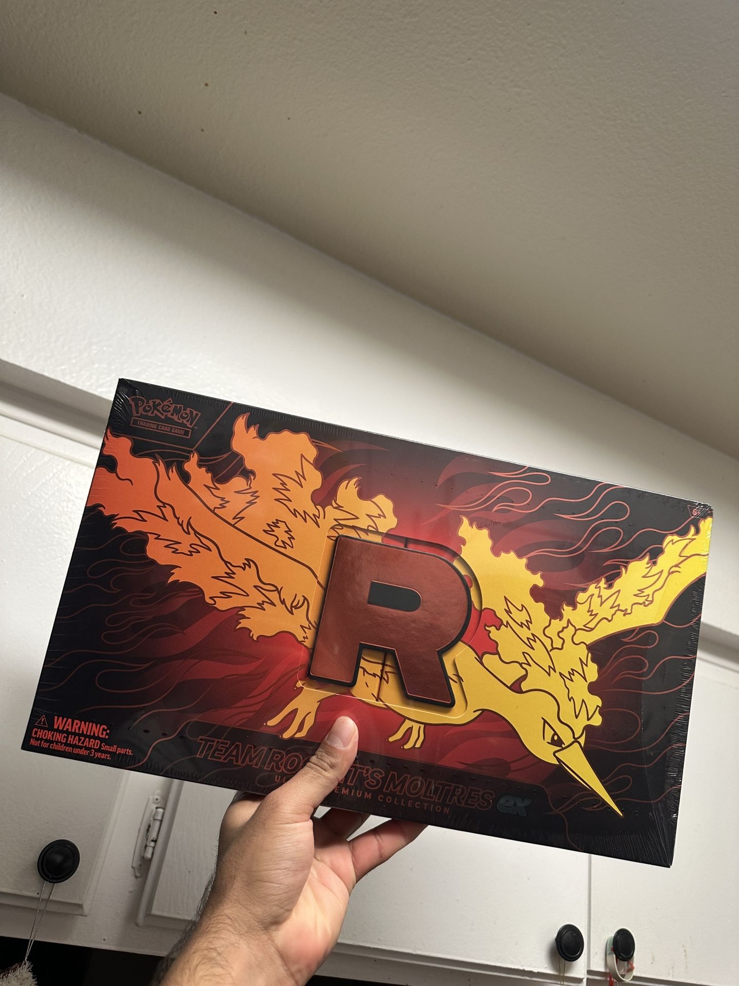 Team Rocket’s Moltres ex Ultra-Premium Collection
