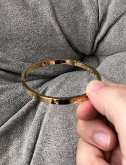 Cartier love bracelet yellow gold in size 17