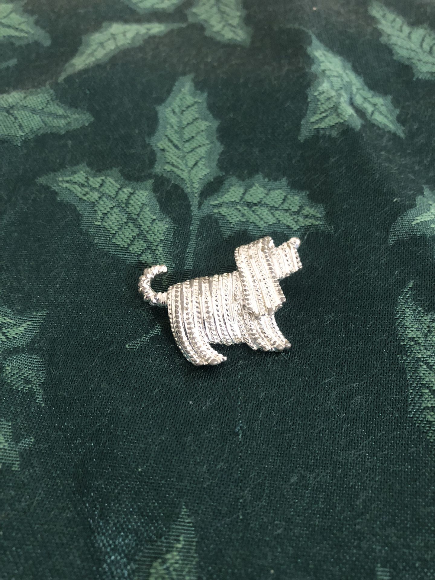 Vintage Sarah Coventry Silver Shaggy Dog Pin Brooch 1 1/2” Long