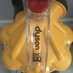DYSON DC33 MULTIFLOOR BAGLESS UPRIGHT VACUUM CLEANER LIKE NEW