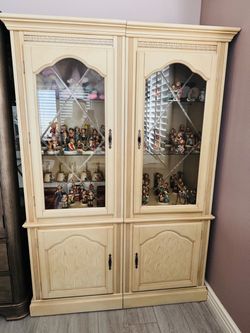 Set of 2 Cream Wood China Display Cabinet