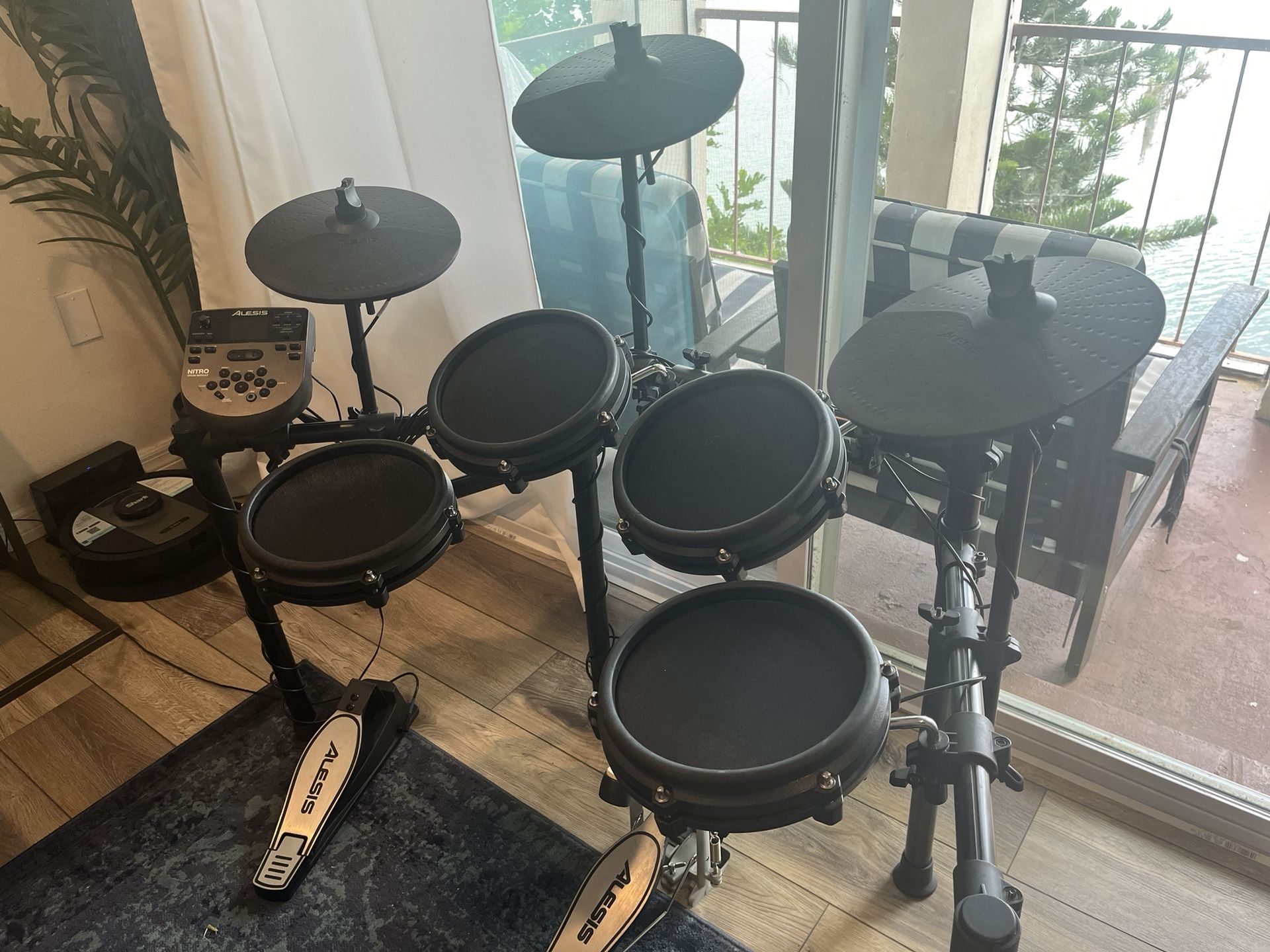 Alesis Nitro Mesh Electronic Drum Set