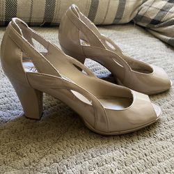 Size 10 Nude 3 inch Life Stride Soft system high heel 