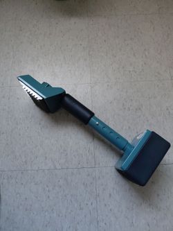 Knee kicker carpet installer