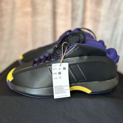 Kobes Size 10m.  129$ New 