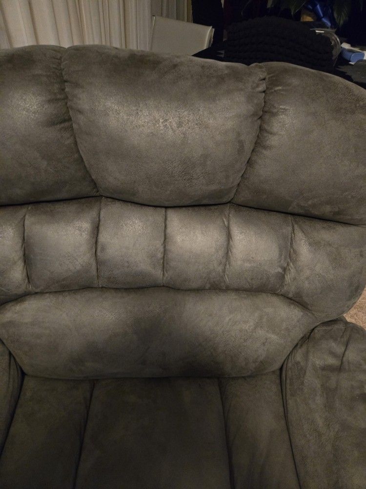 Electric Recliner Lift Chair, AVAILABLE IF POSTED!