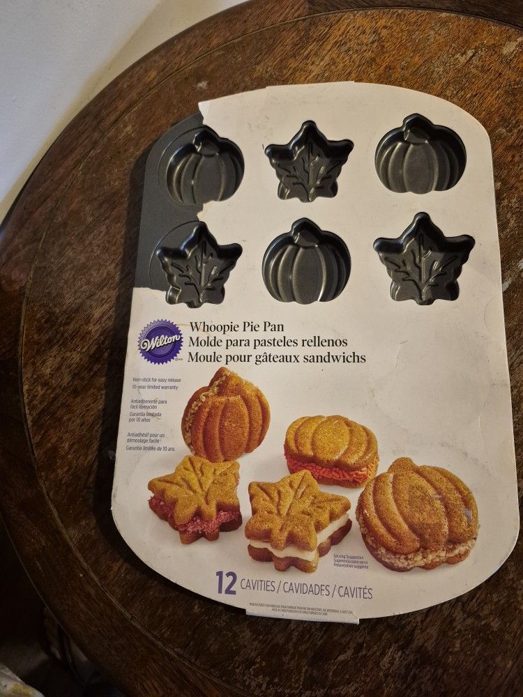 Wilton Whoopie Pie Pan Autumn Fall Pumpkin and Leaf Shape 12 Cavity NonStick