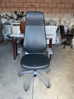 Ergonomic high back office chair ( can deliver for $10 )