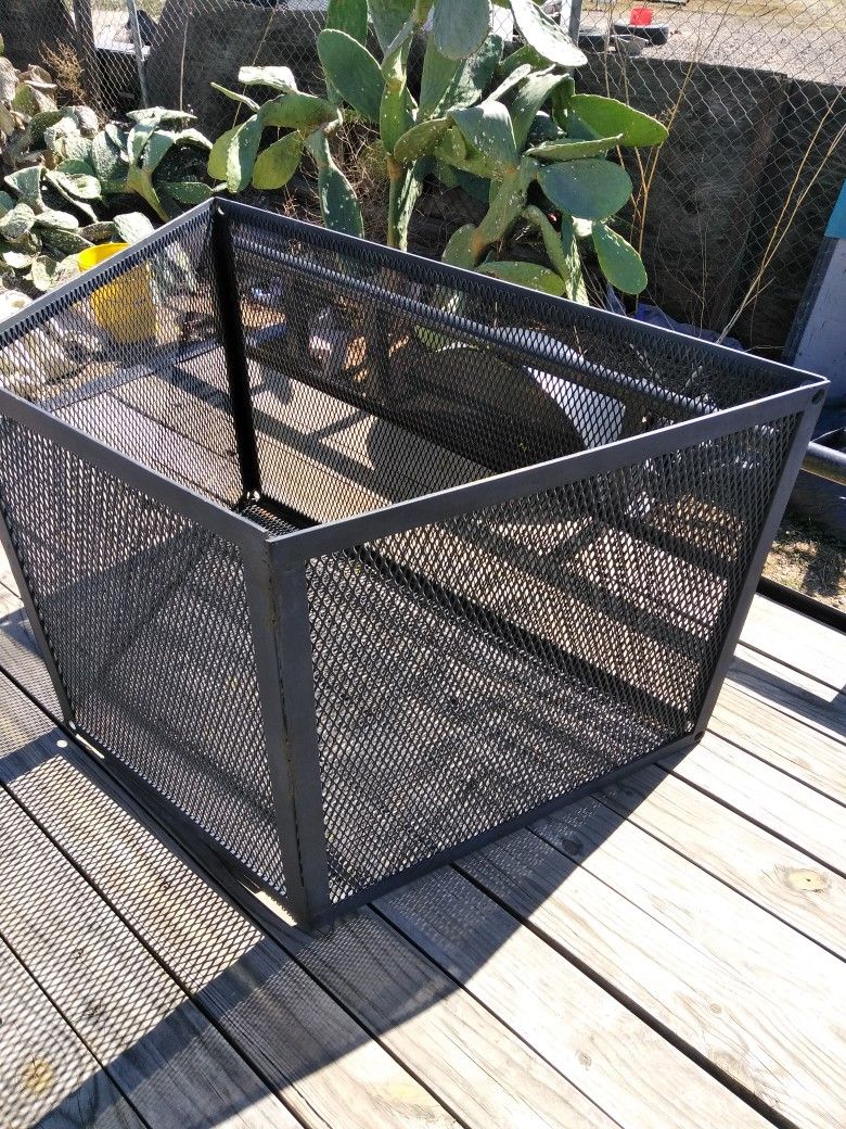 Trailer tongue basket