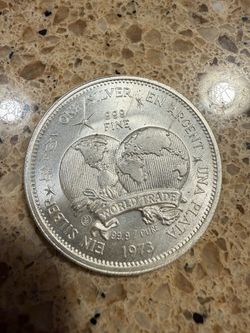 1973 Universal Trade Unit 1 Troy Ounce .999 Fine Silver Round