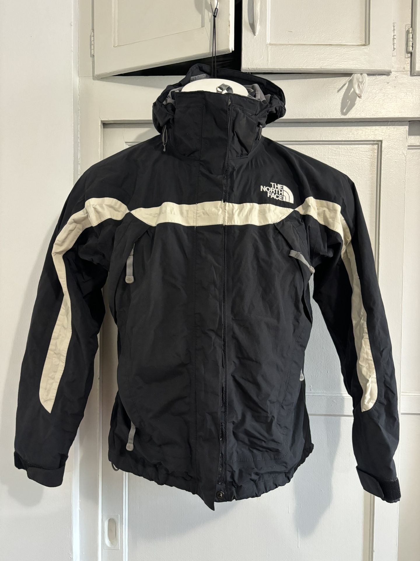 TNF Women’s Jacket HyVent. Size Small