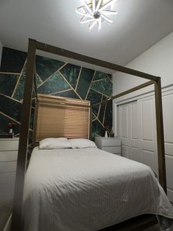 Gold Canopy Bed *FULL*