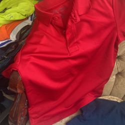 Uniformes Size S 6/7 Y M 8 $3.00 Cada Una 