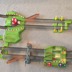 Hot Wheels Mario Kart Race Track 