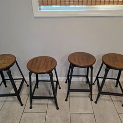 4 Bar Stools 