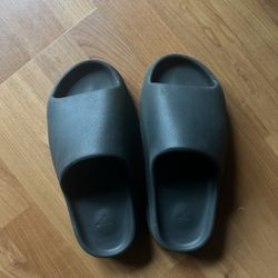 Yeezy Slides 