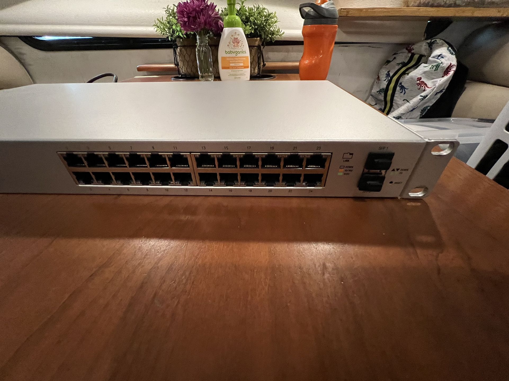 Ubiquiti Networks 24 Port Server/with Adapter