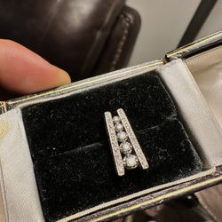 Gorgeous 😍😍 !! Natural Diamond Pendant Set In 10k Yellow Gold !