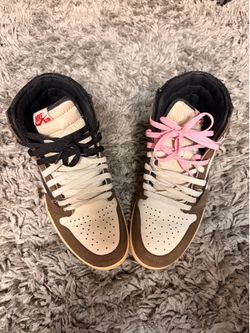 Jordan 1 Travis Scott