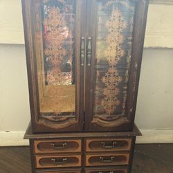 Vintage Wooden Jewelery Organizer 
