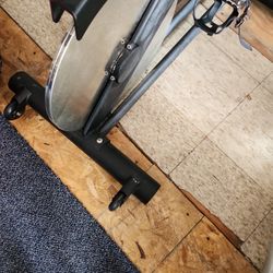 Spin Bike  Le Mond Fitness 