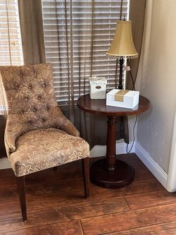 Round Side Table /and Chairs 🪑 