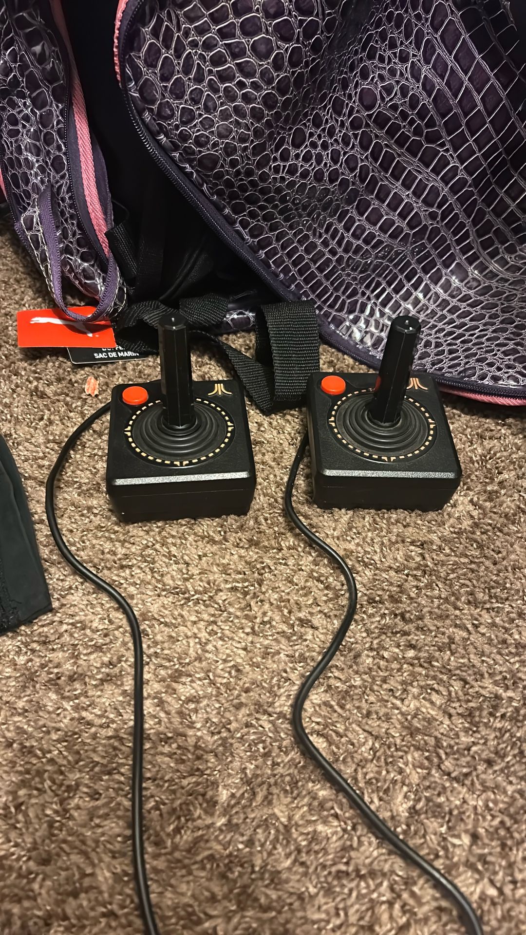 2 (untested) Atari 2600 Controllers.