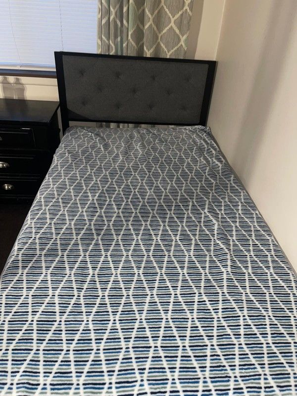 Full bed with new mattress in very good condition due to travel