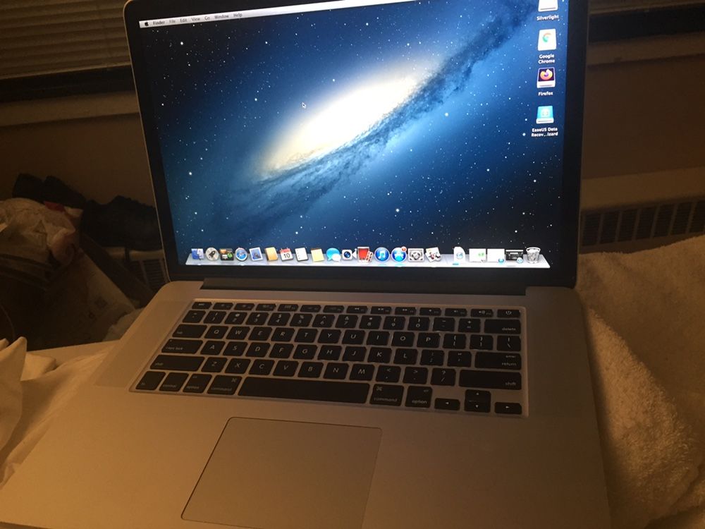 MacBook Pro Retina Display 15.4 inch screen 250 gbs