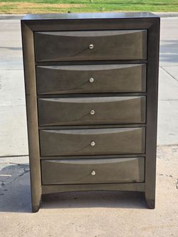 DRESSER