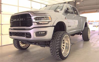 2022 RAM 2500 Laramie NIGHT EDITION 6" BDS LIFT 26" AMERICAN FOR