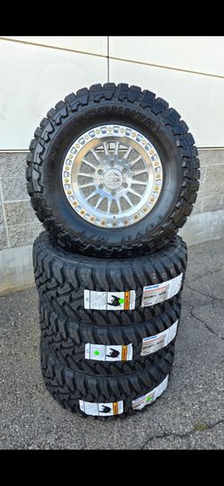 17" LOCK GRIT rims w/ 33" Toyo MT Open Country