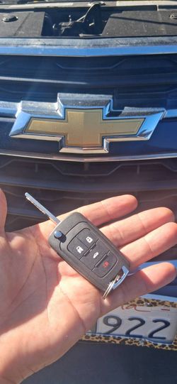 Car Keys And Remotes  / Llaves De Carro Y Controlles