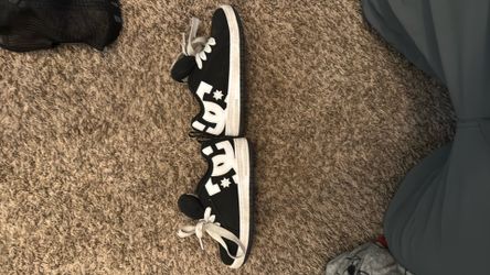 DC kids shoe Graffik skate shoe size 13.0