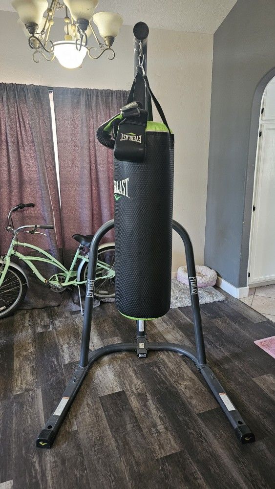 Everlast Boxing Stand