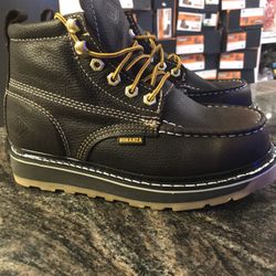 Bonanza// work boots// hablo español//color dark brown// size (6.5) Men’s//size (8)for Women 