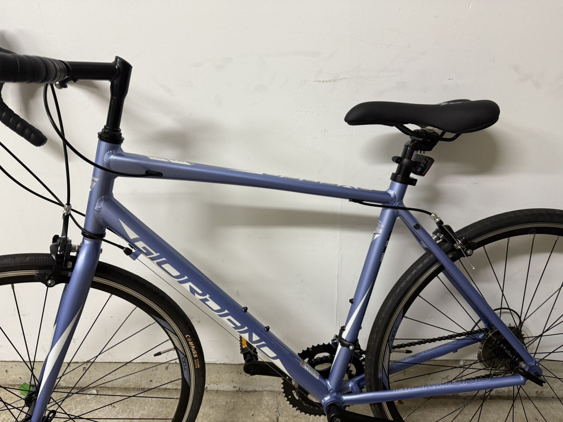 Giordano Bike With 1 Additional Tire Frame And An Extra Pairs Of Pedals
