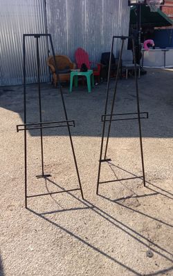 2 Metal easel stands