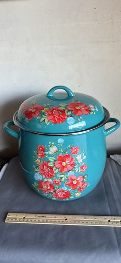 Pioneer woman XL large pot