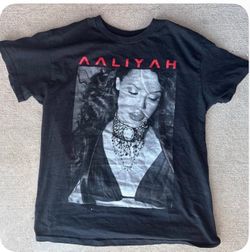 Aaliyah black T-shirt