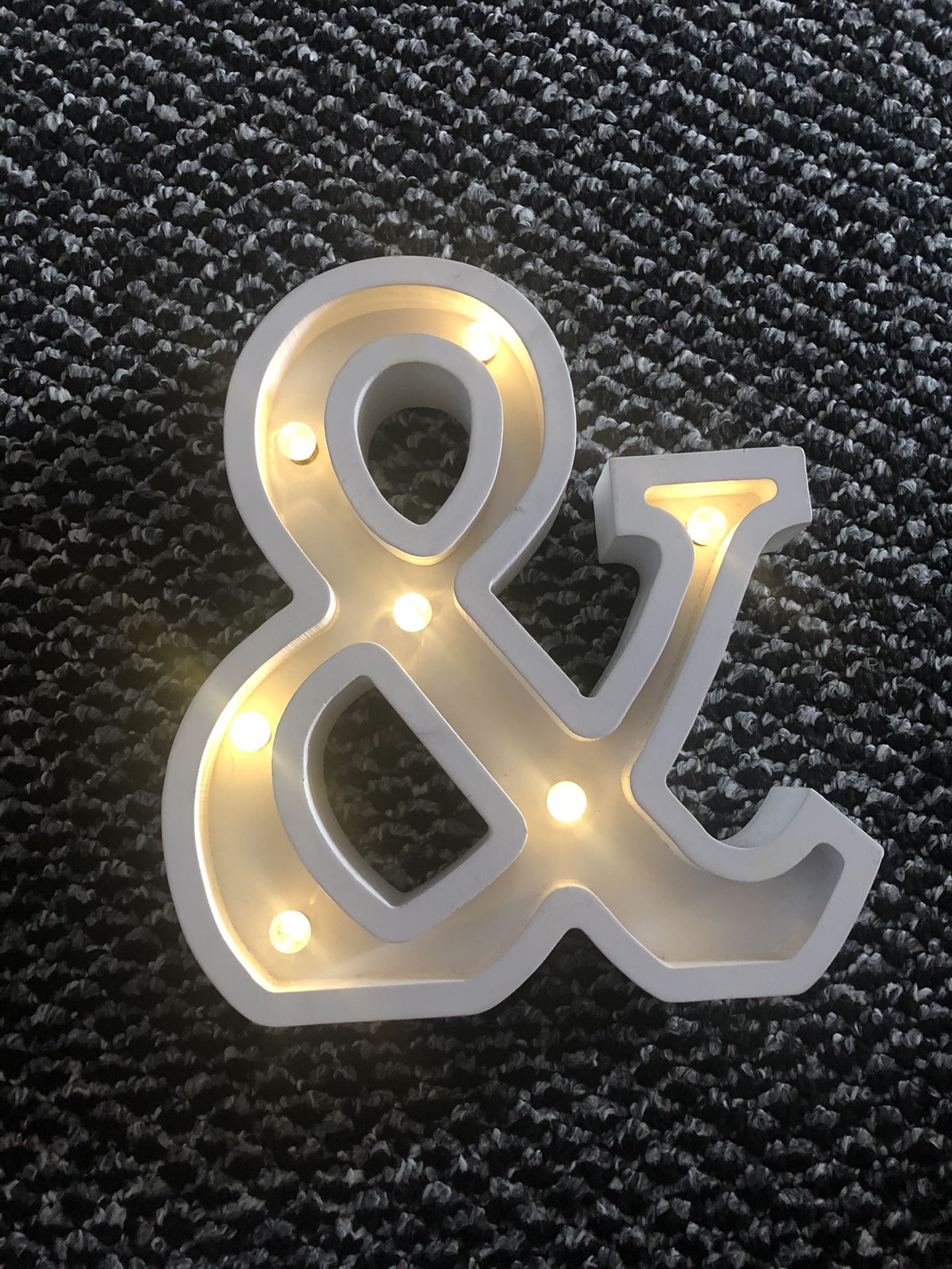 Light up Ampersand