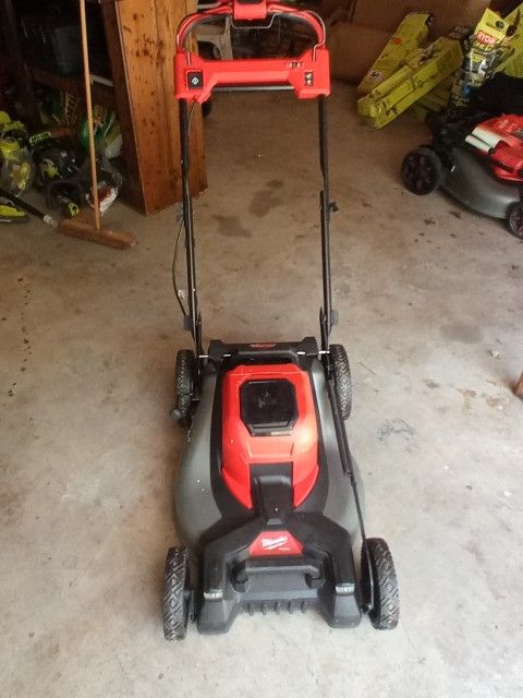 Milwaukee Self-propelled Batteries Operated Mower