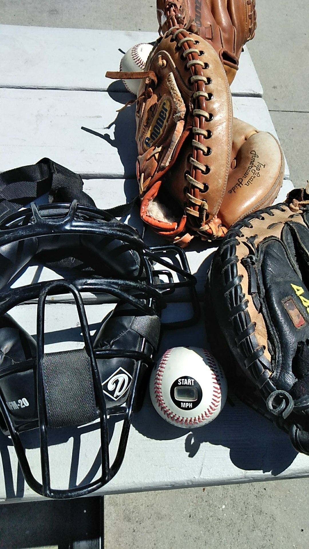 BASEBALL CATCHETRS MASK AND GLOVE.-"COMBO DEAL"-