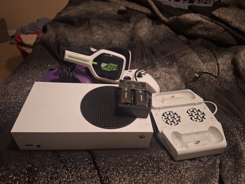 BO: Xbox Series S 512GB: Slim Design, USB-C, Wireless Controller, Wi-Fi 5 & 8TB External Hard Drive