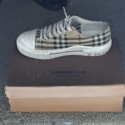 BURBERRY (Check sneakers)