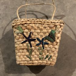 Cute little basket/purse with fabric lining
