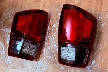 Toyota Tacomas (2016–2023) Taillights OEM