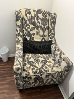 Accent chair with cushion